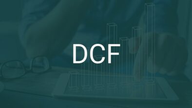 Grafik zur DCF-Bewertungsmethode in der Softwarebranche, die zukünftige Cashflows analysiert und abdiskontiert.